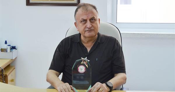 DAÜ Eczacılık Fakültesi Dekanı Prof. Dr. Mustafa F. Şahin’e Onur Ödülü